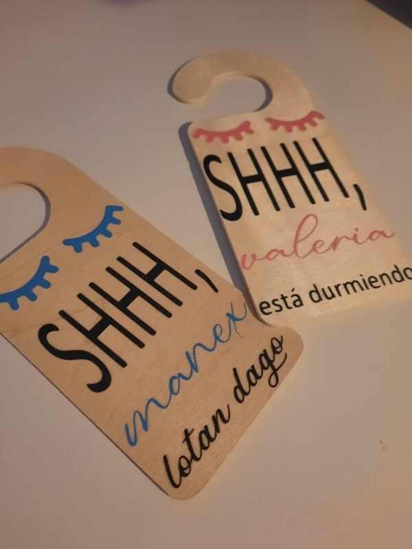 Colgador puerta "SHH”